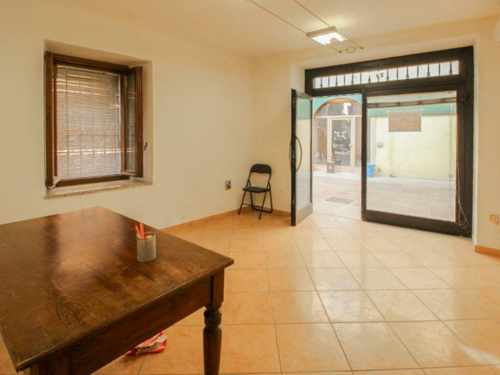 negozio in vendita a Rovato