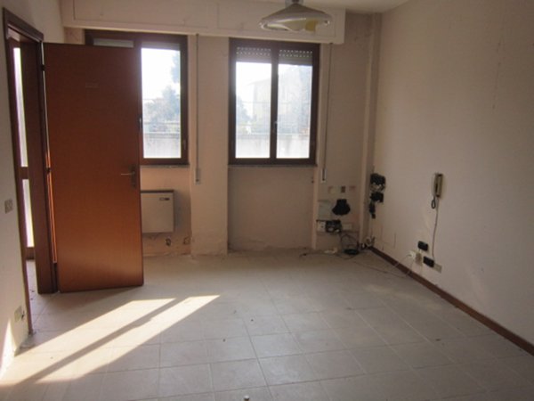 locale di sgombero in vendita a Rovato in zona Lodetto