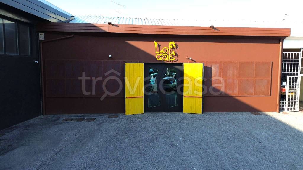 locale commerciale in vendita a Rovato