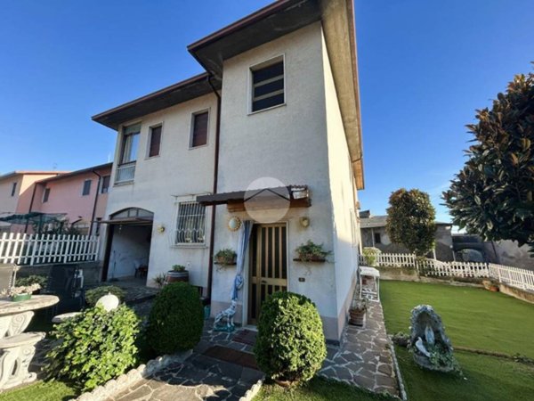 casa indipendente in vendita a Rovato