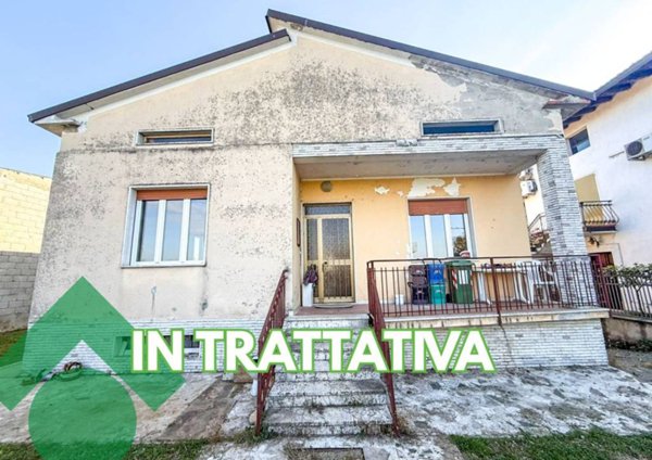 casa indipendente in vendita a Rovato in zona Lodetto