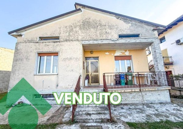 casa indipendente in vendita a Rovato in zona Lodetto