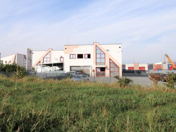 locale commerciale in vendita a Rovato