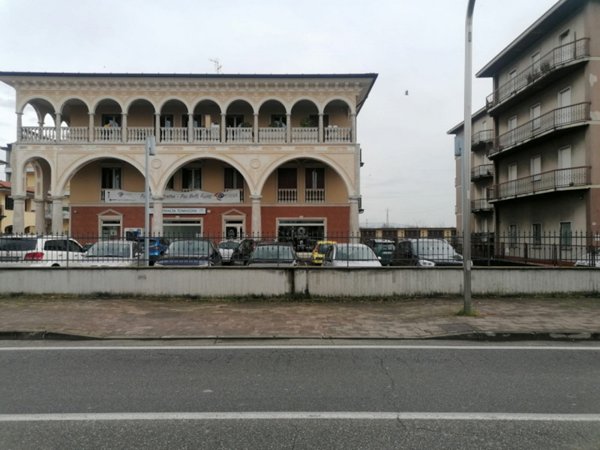 negozio in vendita a Rovato