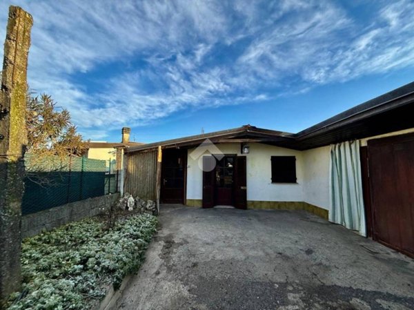 casa indipendente in vendita a Rovato in zona Sant'Anna