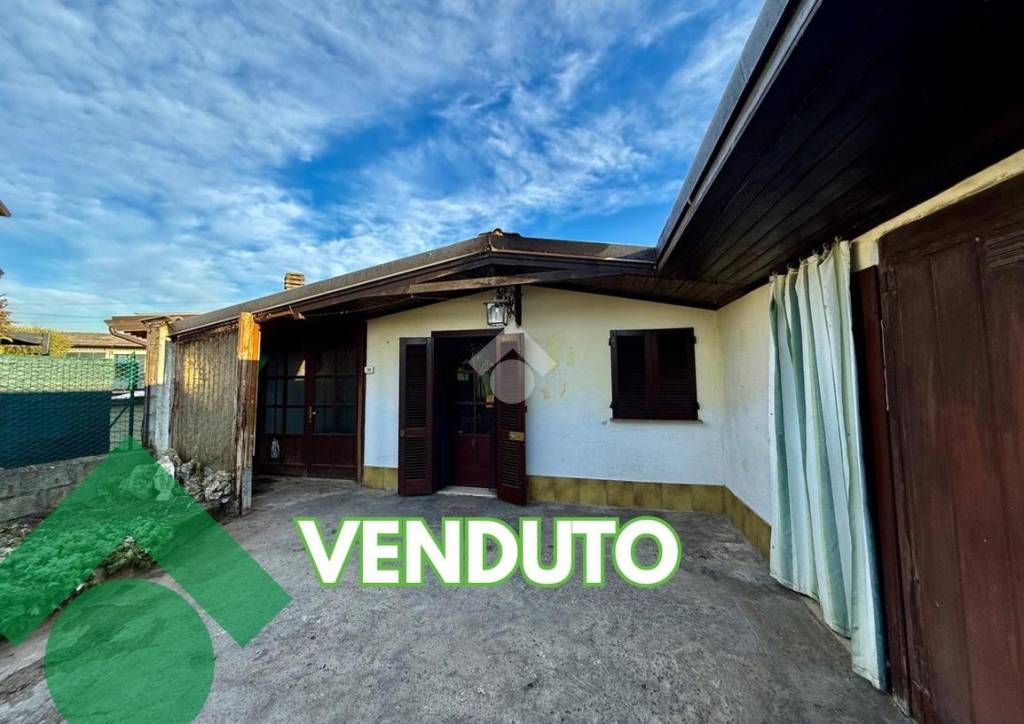 casa indipendente in vendita a Rovato in zona Sant'Anna