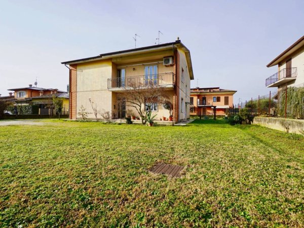 casa indipendente in vendita a Rovato in zona Sant'Andrea