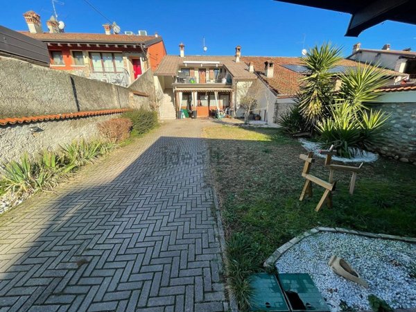 appartamento in vendita a Rovato in zona Sant'Andrea