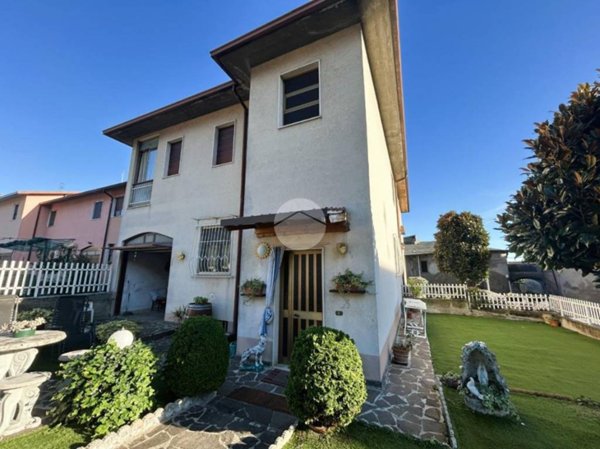 casa indipendente in vendita a Rovato