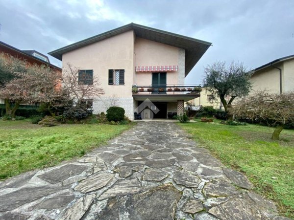 casa indipendente in vendita a Rovato