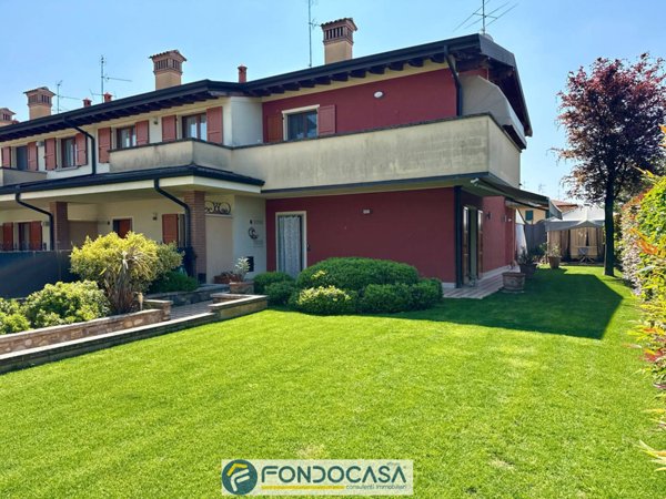 casa indipendente in vendita a Rovato in zona Sant'Andrea