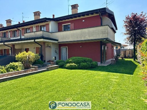 casa indipendente in vendita a Rovato in zona Sant'Andrea