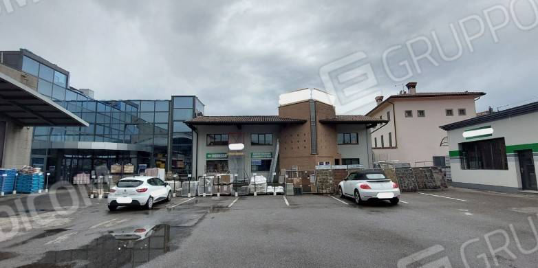 locale commerciale in vendita a Rovato