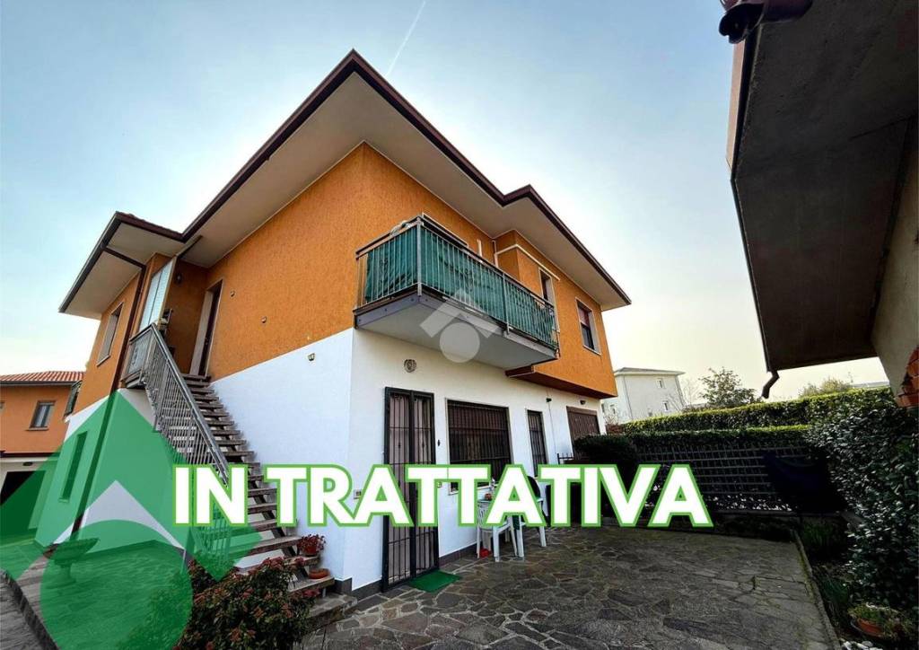 casa indipendente in vendita a Rovato