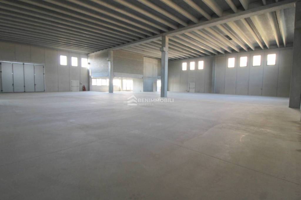 locale commerciale in vendita a Rovato