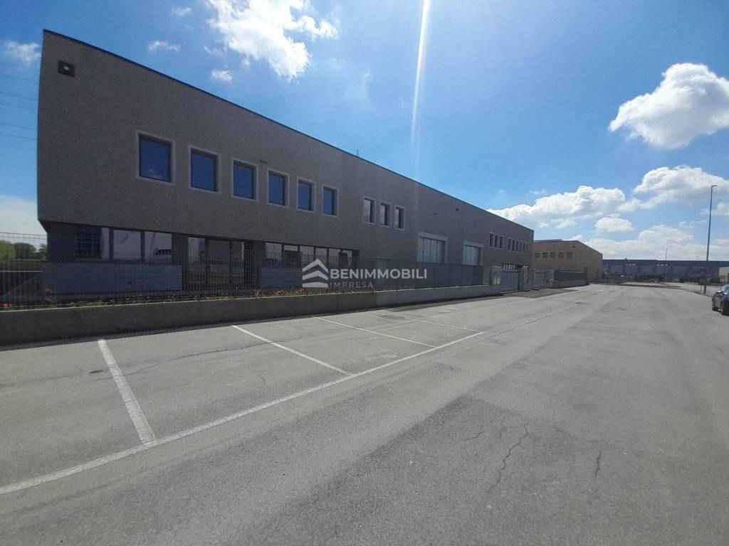 locale commerciale in vendita a Rovato