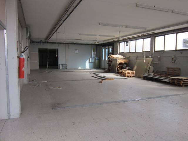 locale di sgombero in vendita a Rovato in zona Lodetto