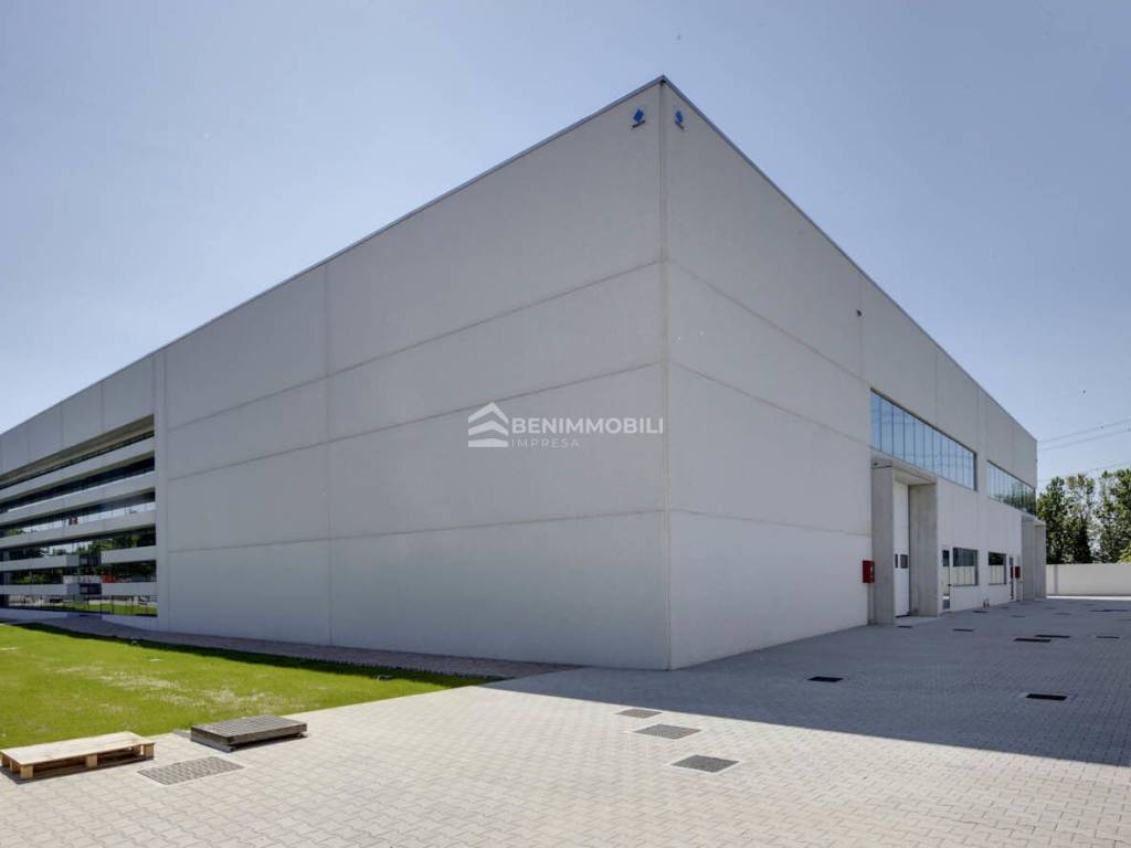 locale commerciale in vendita a Rovato