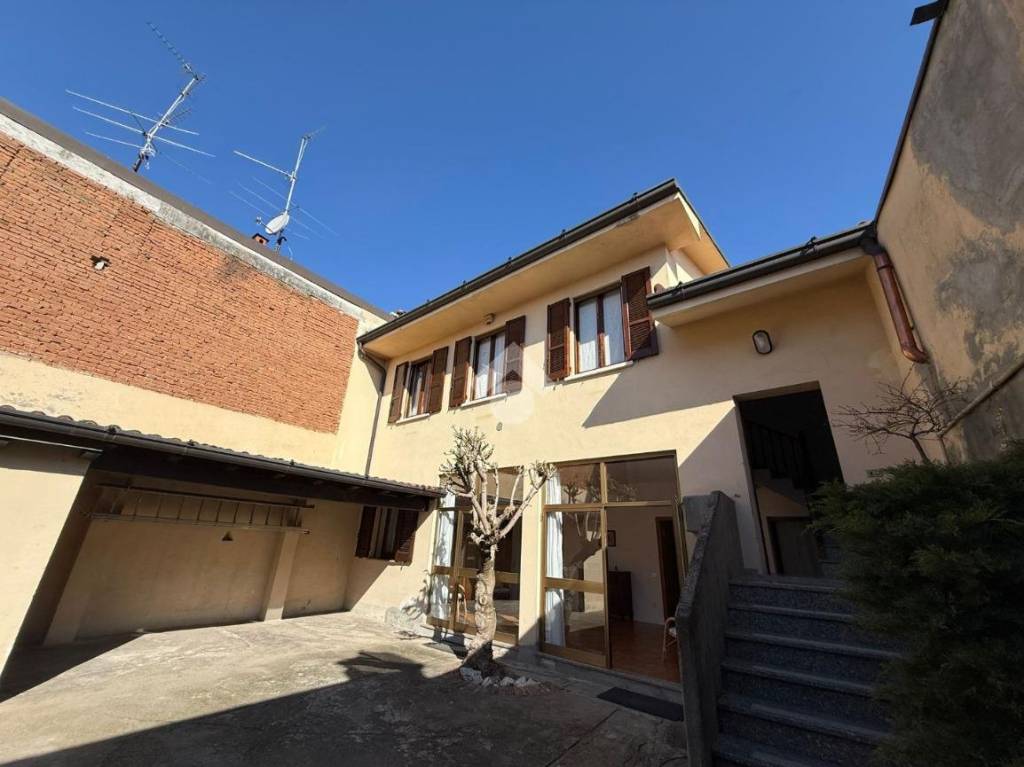 casa indipendente in vendita a Rovato