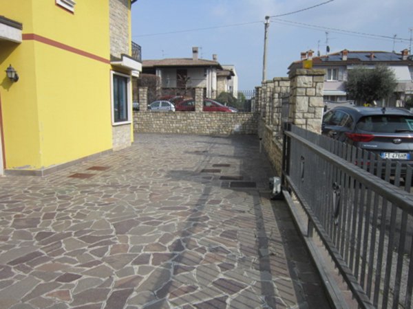 locale di sgombero in vendita a Rovato in zona Lodetto