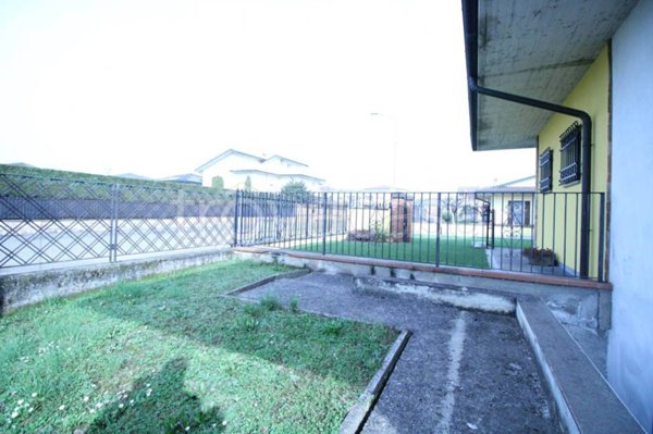 appartamento in vendita a Rovato in zona Sant'Andrea