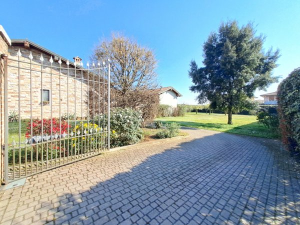 casa indipendente in vendita a Rovato in zona Lodetto