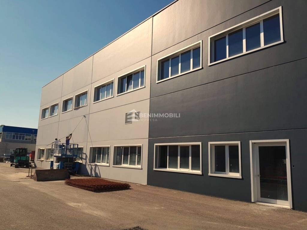 locale commerciale in vendita a Rovato