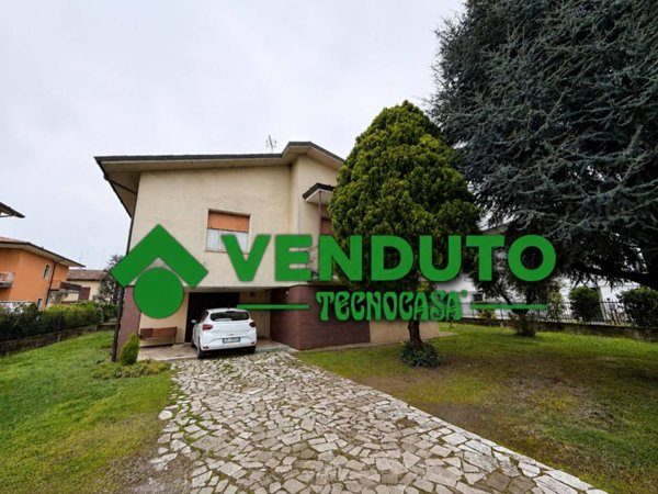 casa indipendente in vendita a Rovato
