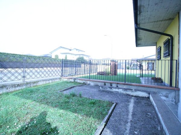 appartamento in vendita a Rovato in zona Sant'Andrea