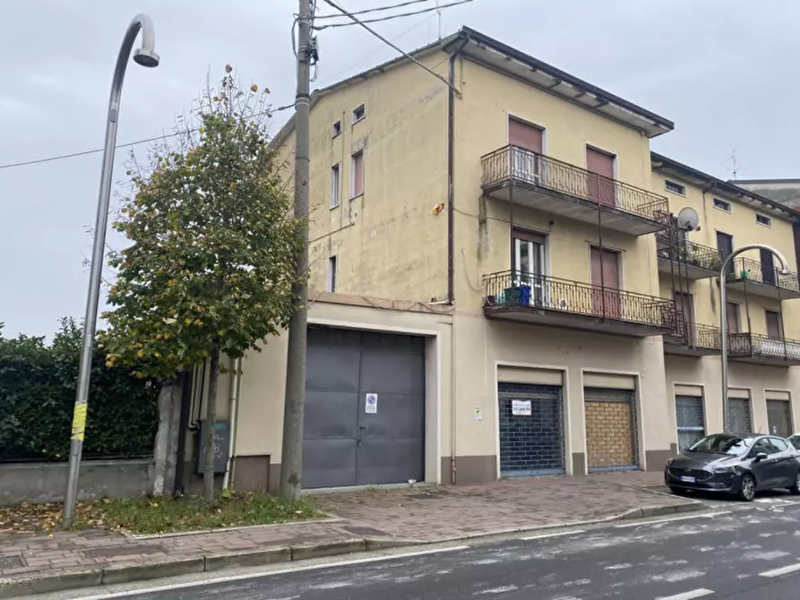 locale di sgombero in vendita a Rovato in zona Sant'Andrea