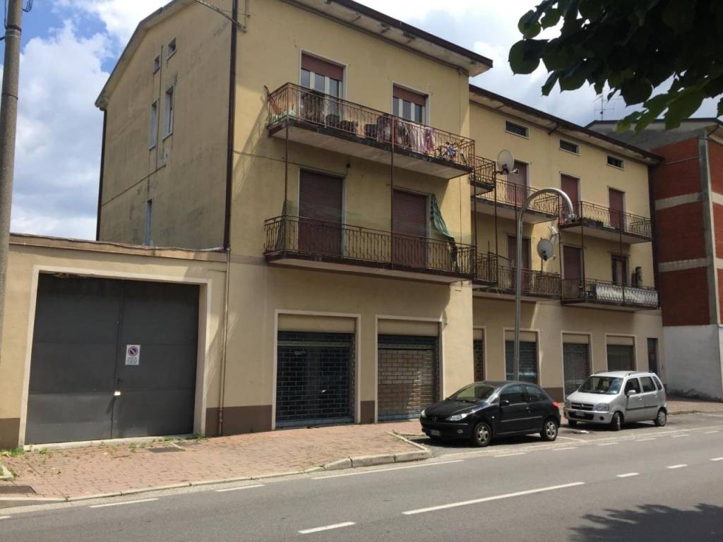 locale commerciale in vendita a Rovato