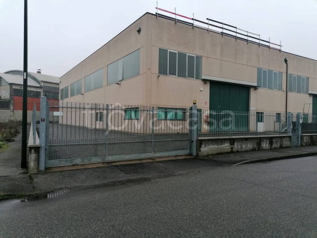 locale commerciale in vendita a Rovato