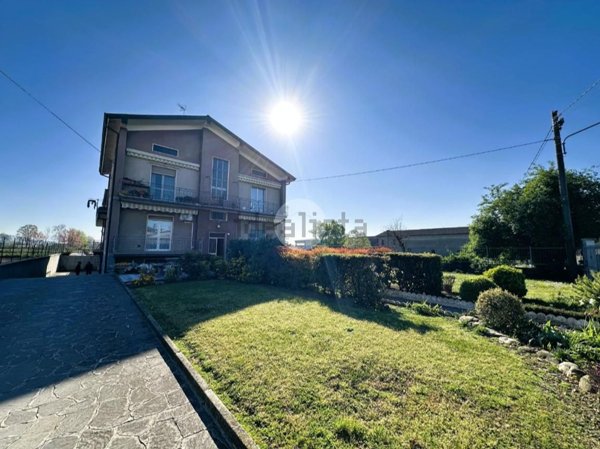 appartamento in vendita a Rovato in zona Sant'Anna