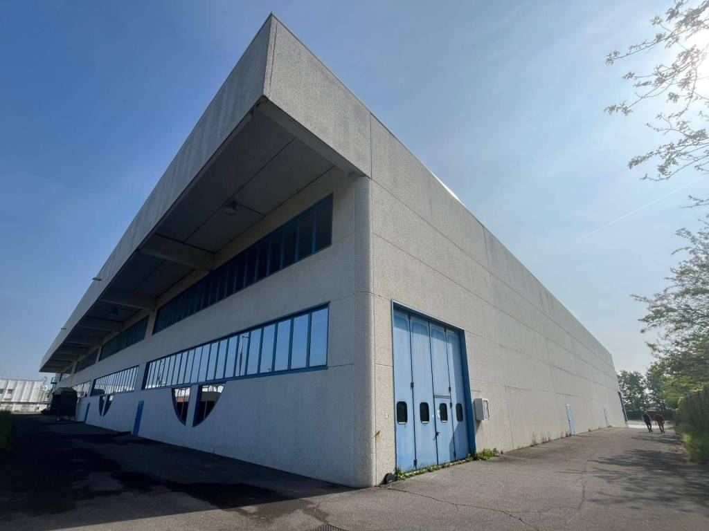 locale commerciale in vendita a Rovato