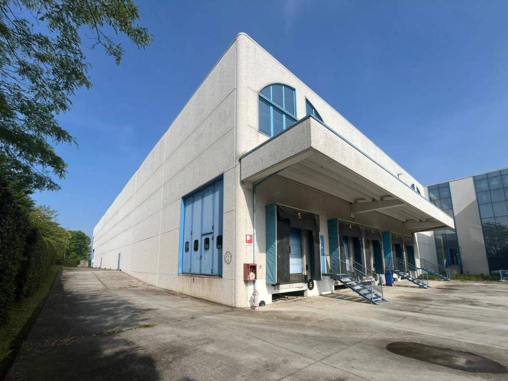 locale commerciale in vendita a Rovato