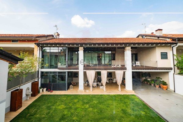 casa indipendente in vendita a Rovato
