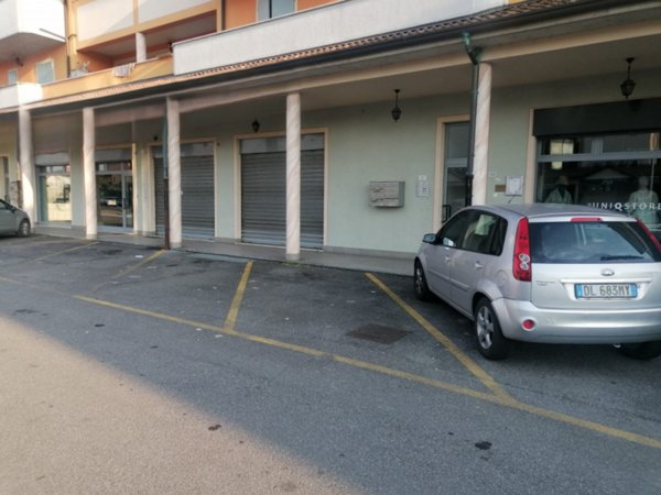 negozio in vendita a Rovato