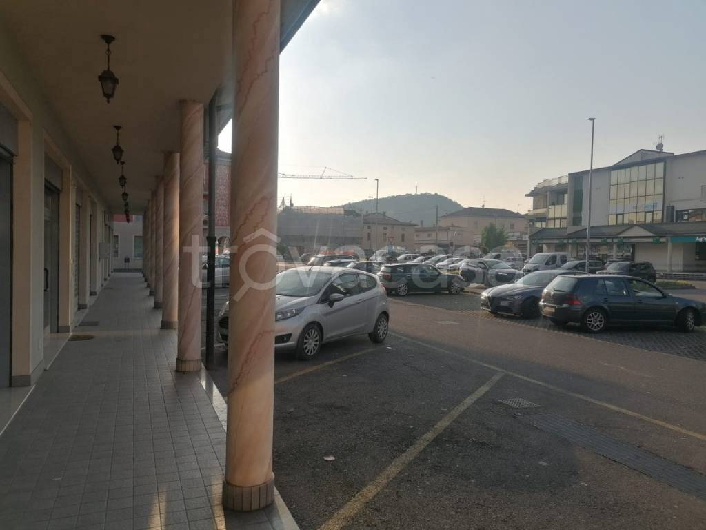 negozio in vendita a Rovato