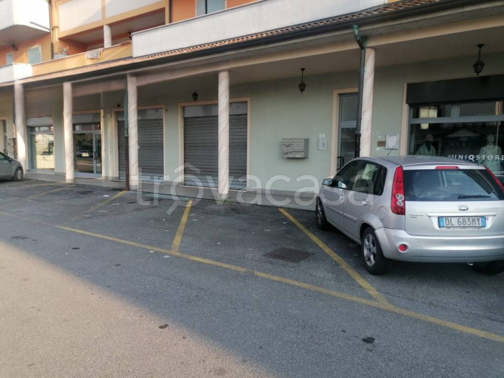 negozio in vendita a Rovato