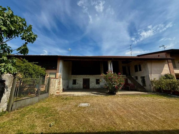 casa indipendente in vendita a Rovato in zona Sant'Anna