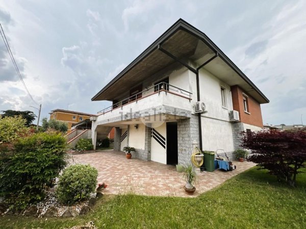 casa indipendente in vendita a Rovato