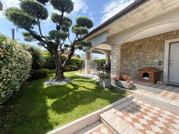 casa indipendente in vendita a Rovato
