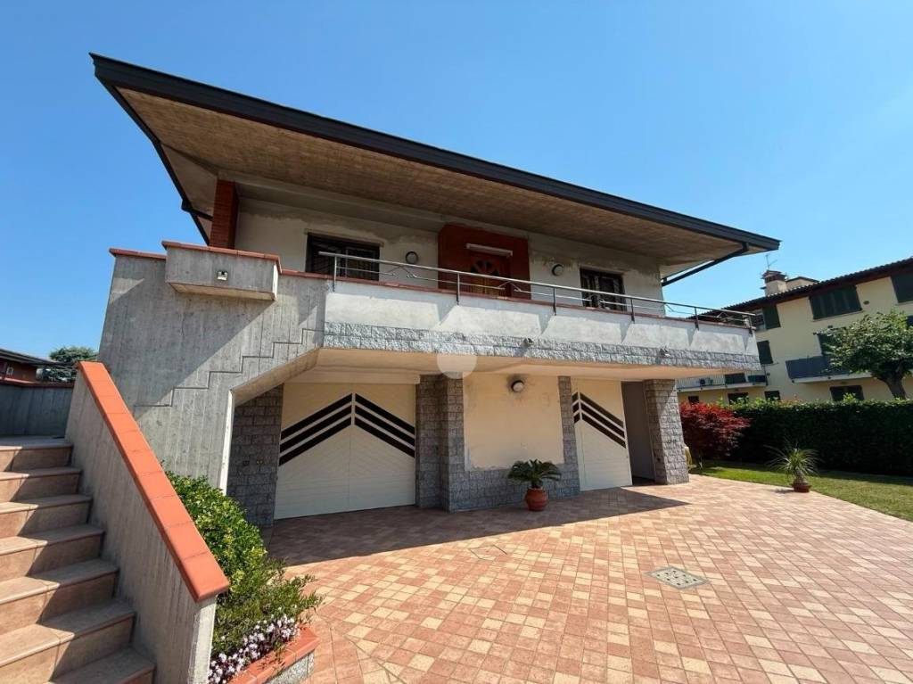 casa indipendente in vendita a Rovato