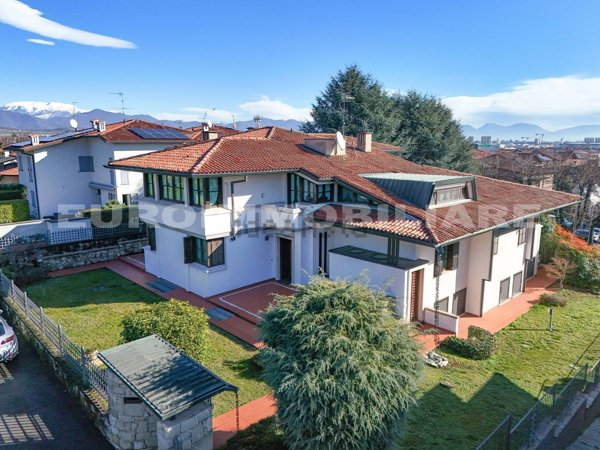 casa indipendente in vendita a Rovato