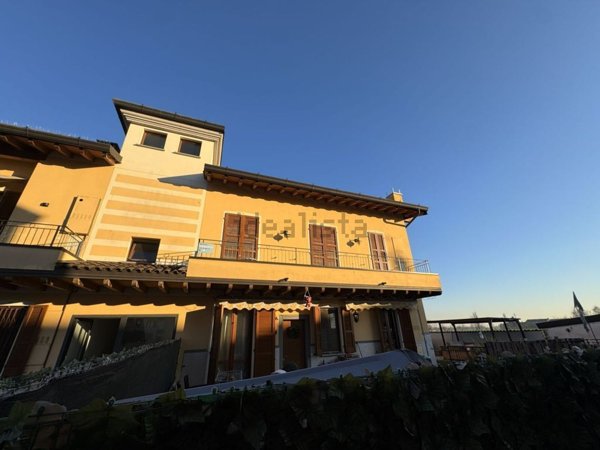 appartamento in vendita a Rovato in zona Lodetto