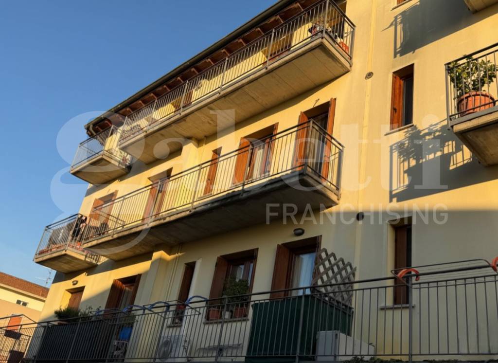 appartamento in vendita a Rovato in zona Lodetto
