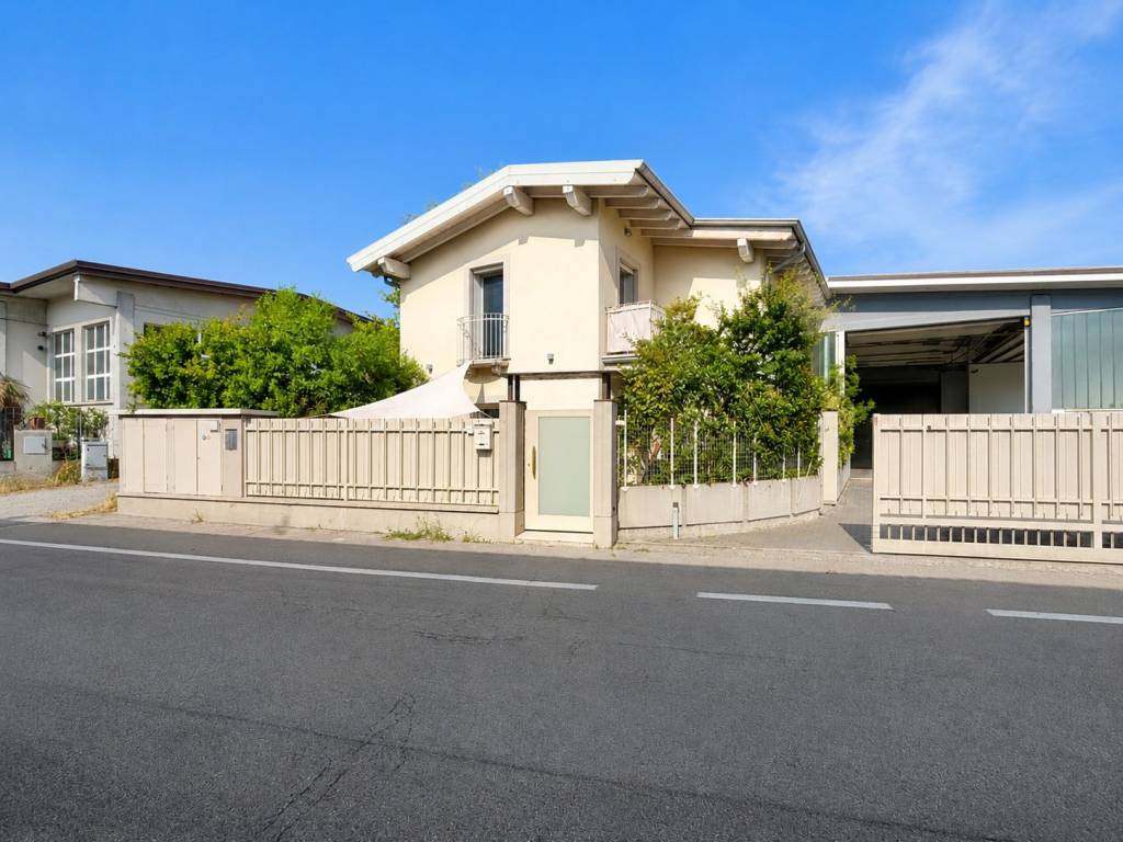 casa indipendente in vendita a Rovato