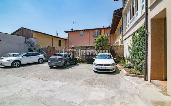 locale commerciale in vendita a Rovato