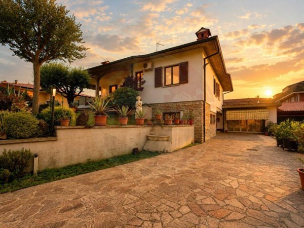 casa indipendente in vendita a Rovato