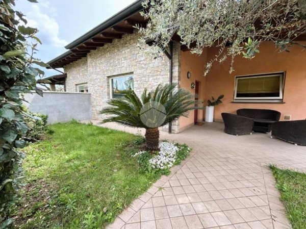 casa indipendente in vendita a Rovato